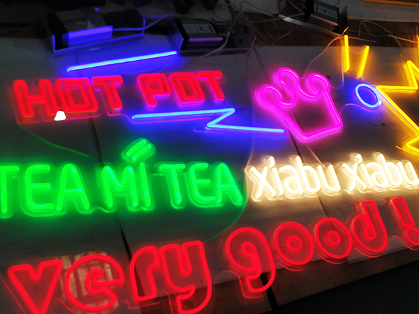 連鎖餐飲店霓虹燈標(biāo)識(shí);室內(nèi)霓虹燈;日合霓虹燈標(biāo)識(shí)制作