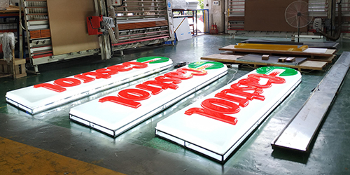 嘉實多燈箱;門頭貼膜燈箱;日合燈箱制作