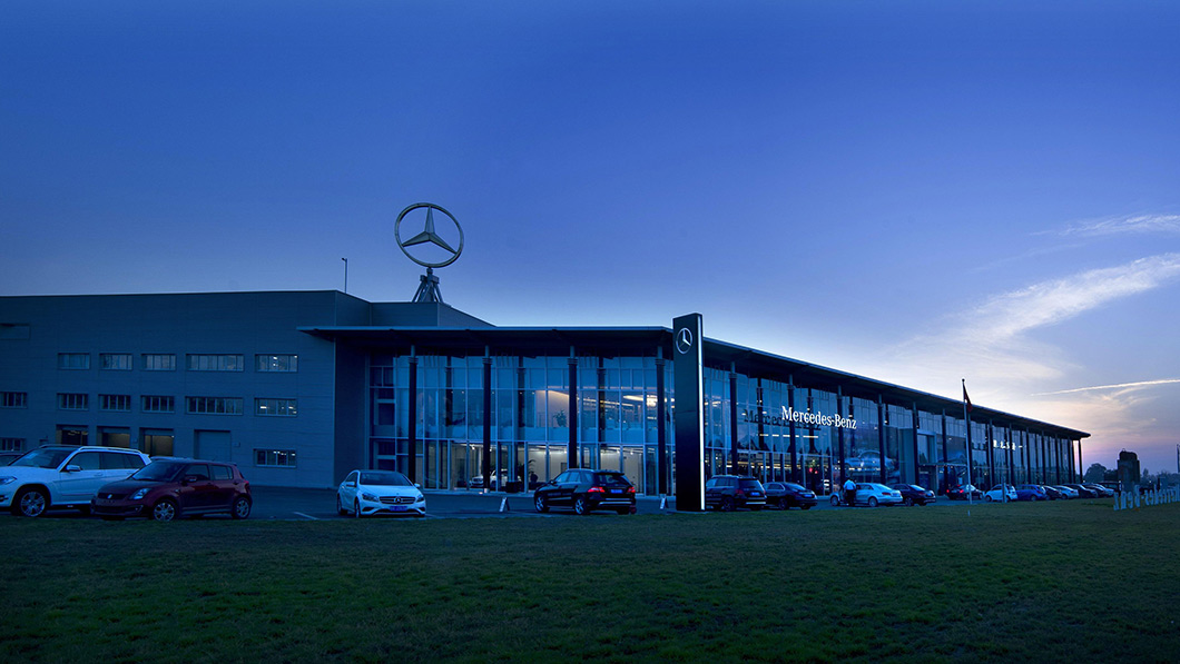 奔馳合作日合門(mén)頭招牌定制案例